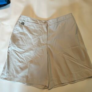 LizGolf NWOT Cream Golf Shorts  Cool Max Polyester Lots of  Pockets size 8